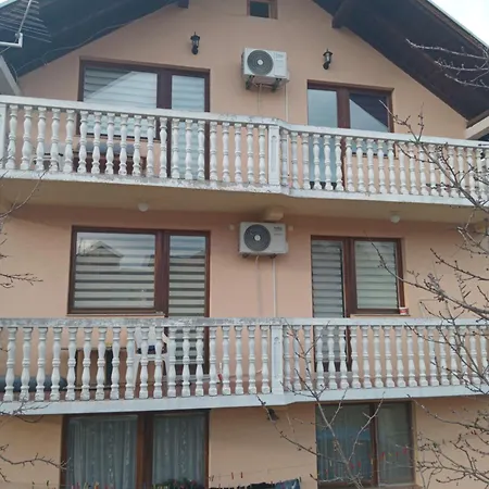 Behar Affittacamere Hotonj