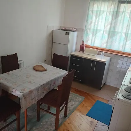 Behar Affittacamere Hotonj