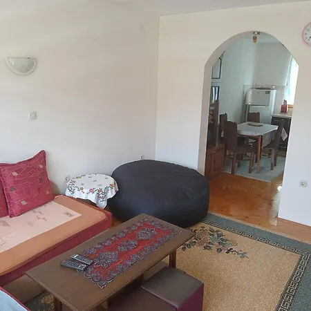 Behar Affittacamere Hotonj