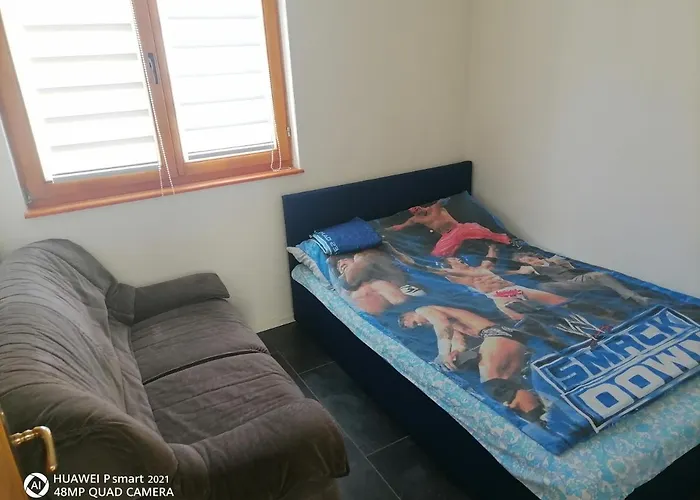 Behar Affittacamere Hotonj