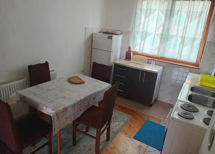 Behar Affittacamere Hotonj